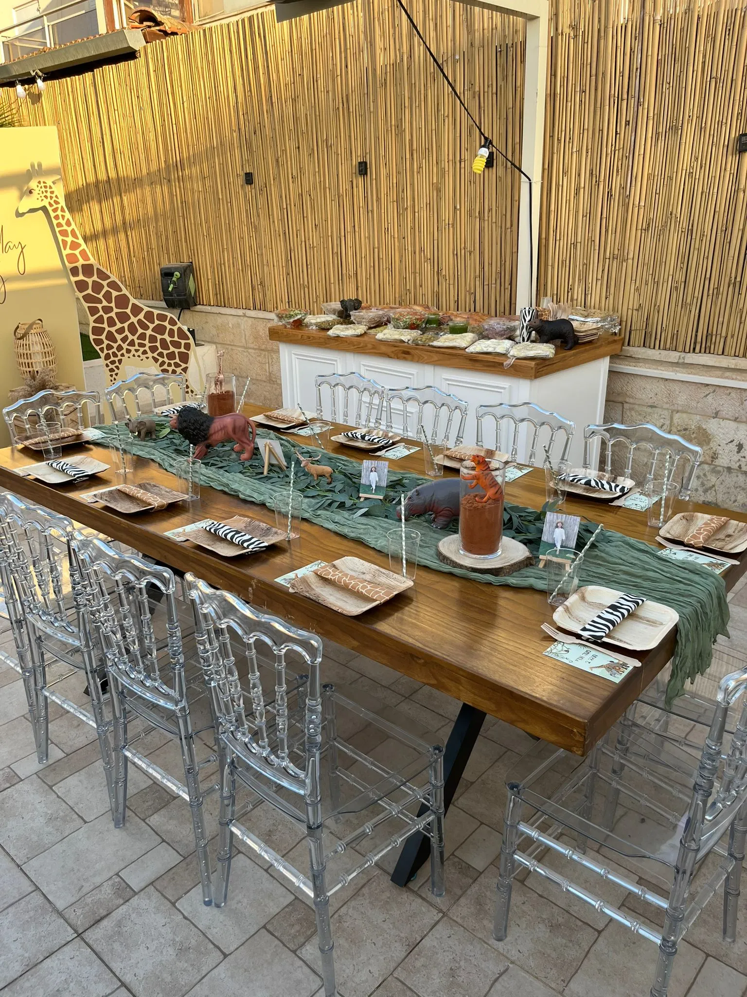 השכרת שולחנות לאירועים במגוון רחב של דגמים