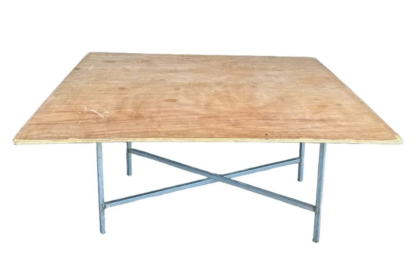 שולחן עץ מרובע